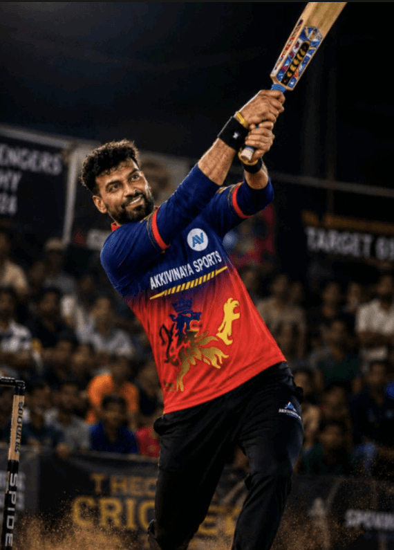 Vinaay Prabhakar's Unbeaten 51 Guides Team SHV to a 7-Wicket Win Over Royal Fighters